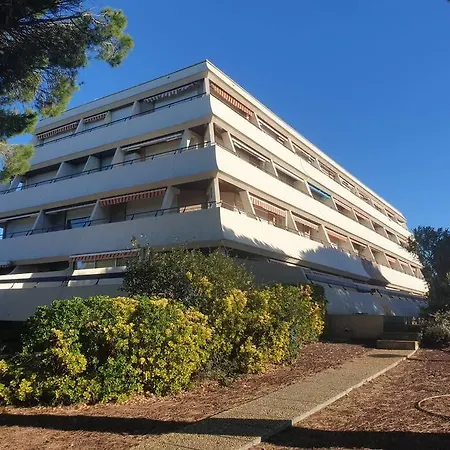 Apartment En Bord De Mer, Avec Grande Terrasse Et Climatisation *